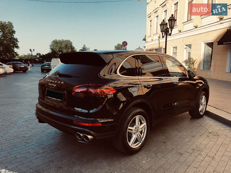 Позашляховик / Кросовер Porsche Cayenne 2015 в Одесі
