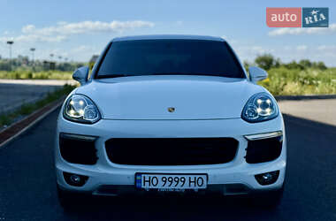 Внедорожник / Кроссовер Porsche Cayenne 2015 в 