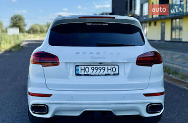 Внедорожник / Кроссовер Porsche Cayenne 2015 в 