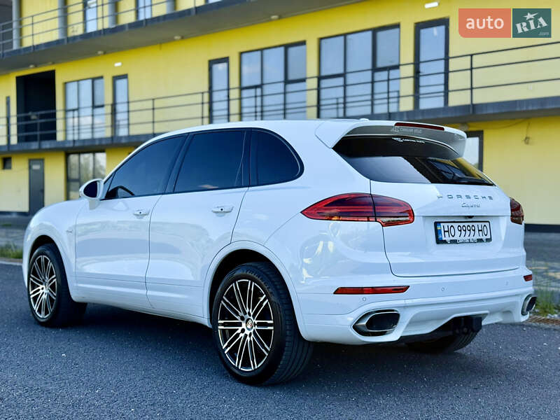 Внедорожник / Кроссовер Porsche Cayenne 2015 в Тернополе