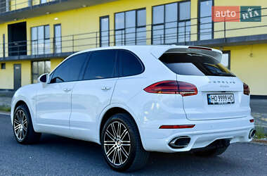 Внедорожник / Кроссовер Porsche Cayenne 2015 в 
