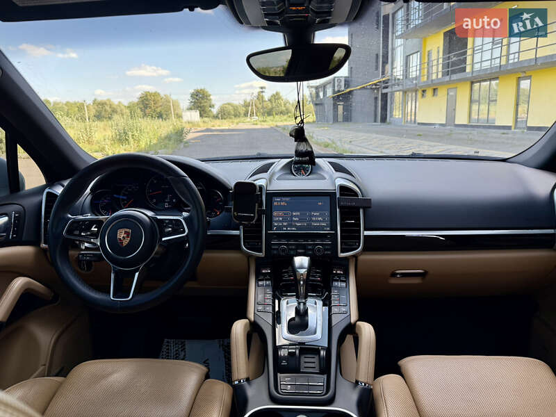 Внедорожник / Кроссовер Porsche Cayenne 2015 в Тернополе