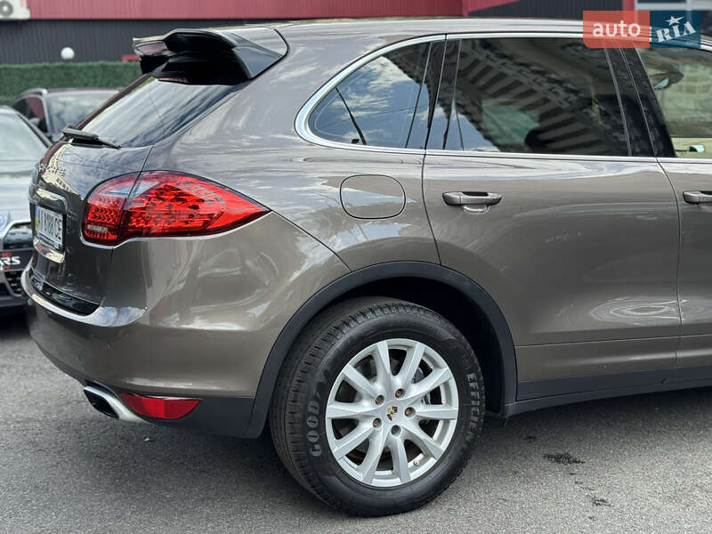 Позашляховик / Кросовер Porsche Cayenne 2010 в Києві