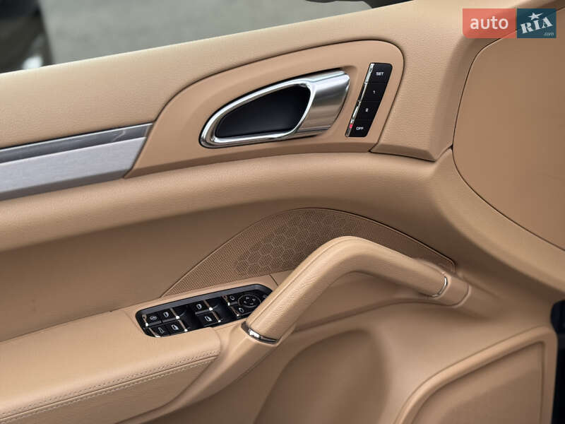 Позашляховик / Кросовер Porsche Cayenne 2010 в Києві