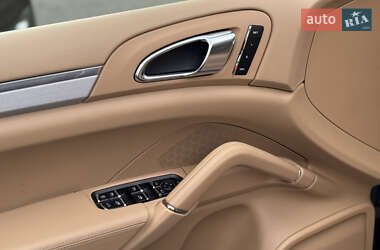 Внедорожник / Кроссовер Porsche Cayenne 2010 в 