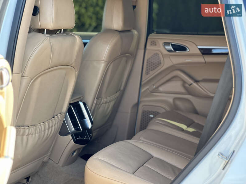 Внедорожник / Кроссовер Porsche Cayenne 2012 в Львове