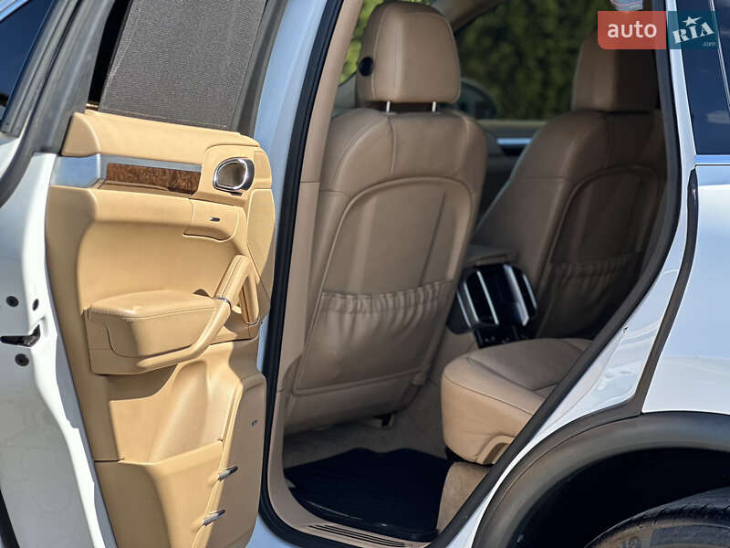 Внедорожник / Кроссовер Porsche Cayenne 2012 в Львове
