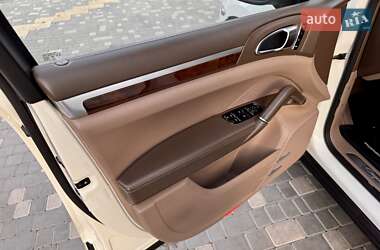 Внедорожник / Кроссовер Porsche Cayenne 2011 в 