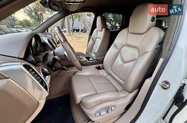 Внедорожник / Кроссовер Porsche Cayenne 2011 в 