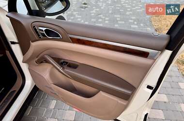 Внедорожник / Кроссовер Porsche Cayenne 2011 в 