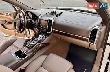 Внедорожник / Кроссовер Porsche Cayenne 2011 в 