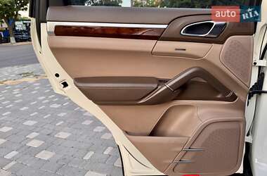 Внедорожник / Кроссовер Porsche Cayenne 2011 в 