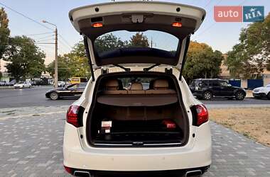 Внедорожник / Кроссовер Porsche Cayenne 2011 в 