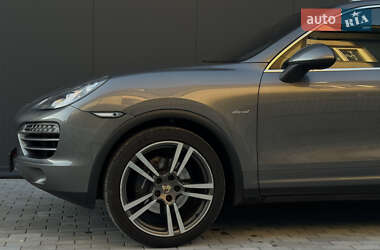 Внедорожник / Кроссовер Porsche Cayenne 2011 в 