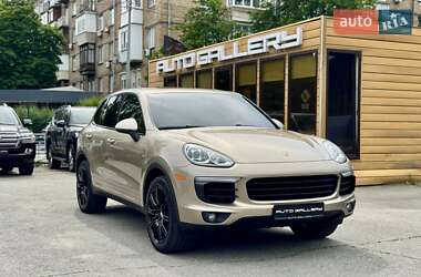 Внедорожник / Кроссовер Porsche Cayenne 2015 в 