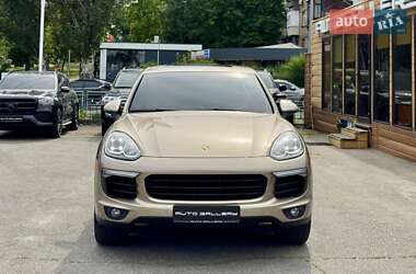 Внедорожник / Кроссовер Porsche Cayenne 2015 в 