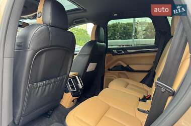 Внедорожник / Кроссовер Porsche Cayenne 2015 в 