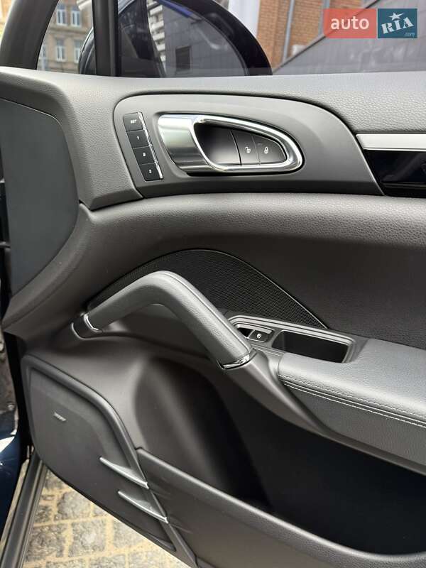 Внедорожник / Кроссовер Porsche Cayenne 2015 в Днепре