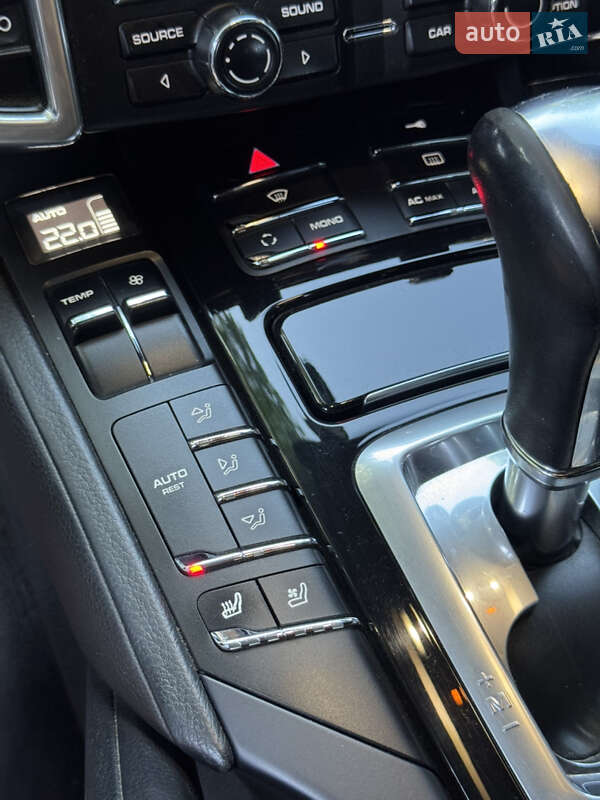 Позашляховик / Кросовер Porsche Cayenne 2011 в Тернополі