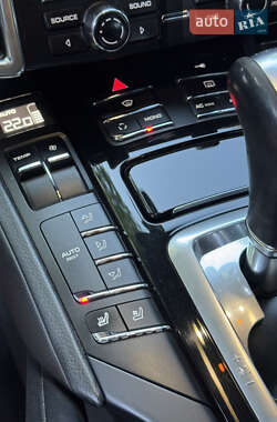 Внедорожник / Кроссовер Porsche Cayenne 2011 в 