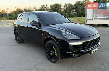Внедорожник / Кроссовер Porsche Cayenne 2016 в 