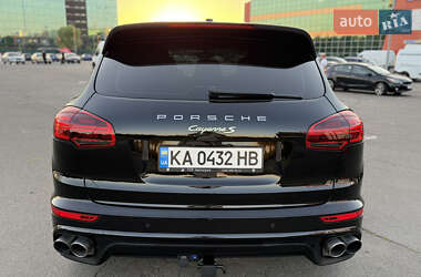 Внедорожник / Кроссовер Porsche Cayenne 2016 в 