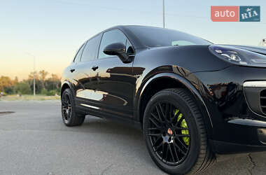 Внедорожник / Кроссовер Porsche Cayenne 2016 в 