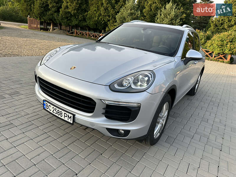 Внедорожник / Кроссовер Porsche Cayenne 2015 в 