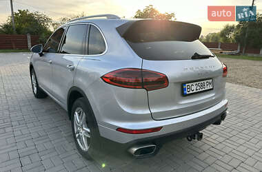 Внедорожник / Кроссовер Porsche Cayenne 2015 в 