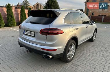 Внедорожник / Кроссовер Porsche Cayenne 2015 в 