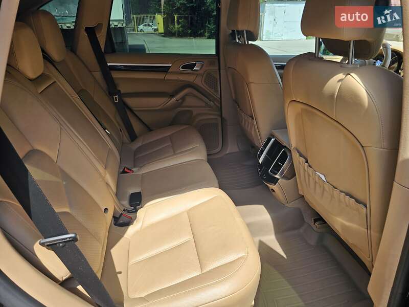 Внедорожник / Кроссовер Porsche Cayenne 2013 в Черкассах