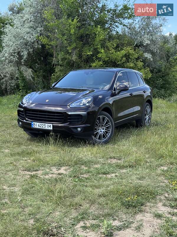 Внедорожник / Кроссовер Porsche Cayenne 2016 в 