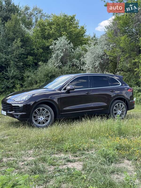 Внедорожник / Кроссовер Porsche Cayenne 2016 в Лохвице