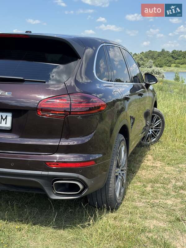 Внедорожник / Кроссовер Porsche Cayenne 2016 в Лохвице