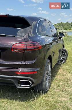 Внедорожник / Кроссовер Porsche Cayenne 2016 в 