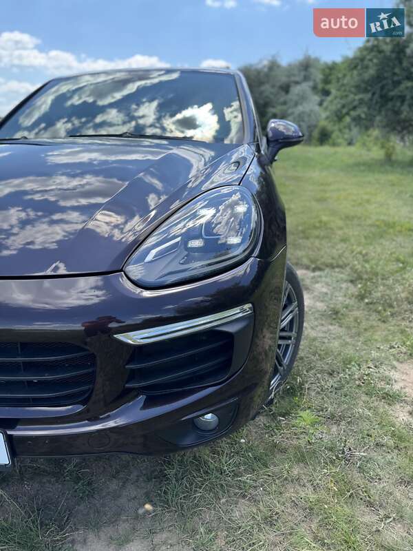 Внедорожник / Кроссовер Porsche Cayenne 2016 в Лохвице