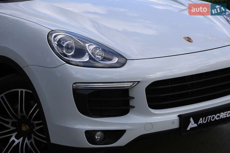 Внедорожник / Кроссовер Porsche Cayenne 2016 в Киеве