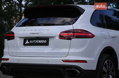 Внедорожник / Кроссовер Porsche Cayenne 2016 в 
