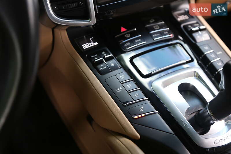 Внедорожник / Кроссовер Porsche Cayenne 2016 в Киеве