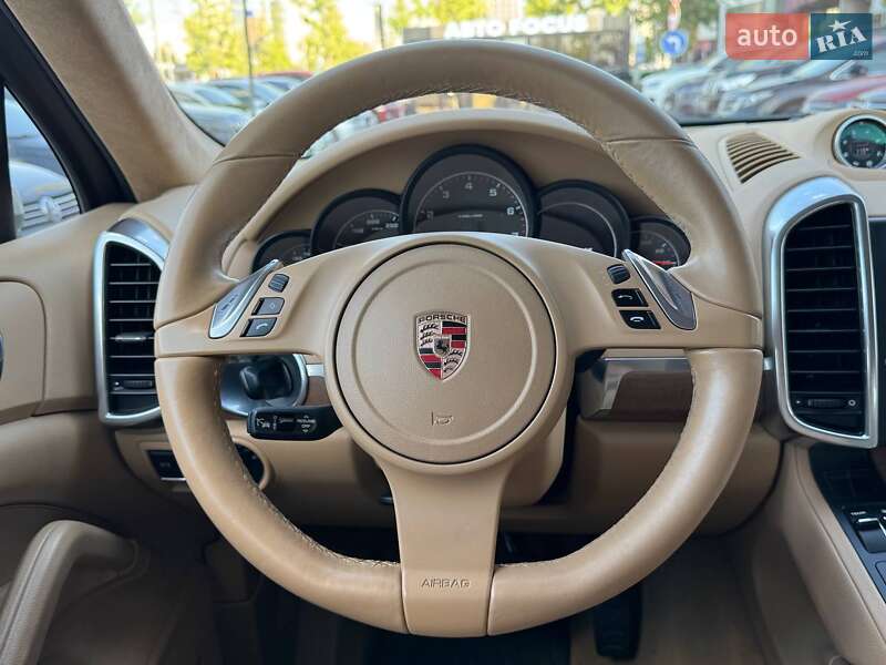 Позашляховик / Кросовер Porsche Cayenne 2010 в Києві