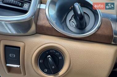 Внедорожник / Кроссовер Porsche Cayenne 2010 в 