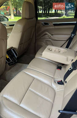 Внедорожник / Кроссовер Porsche Cayenne 2011 в 