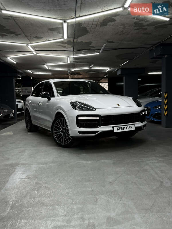 Внедорожник / Кроссовер Porsche Cayenne 2018 в 