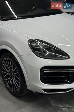 Внедорожник / Кроссовер Porsche Cayenne 2018 в 