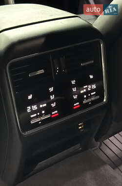 Внедорожник / Кроссовер Porsche Cayenne 2018 в 