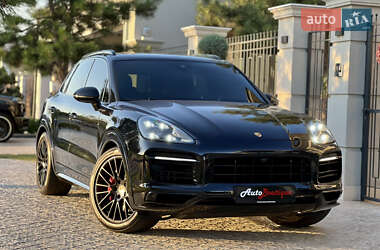Позашляховик / Кросовер Porsche Cayenne 2022 в 