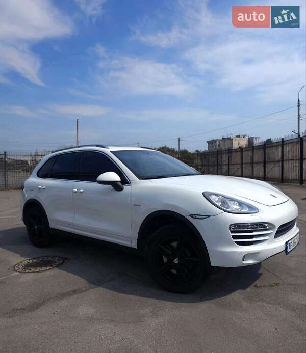 Внедорожник / Кроссовер Porsche Cayenne 2012 в Запорожье