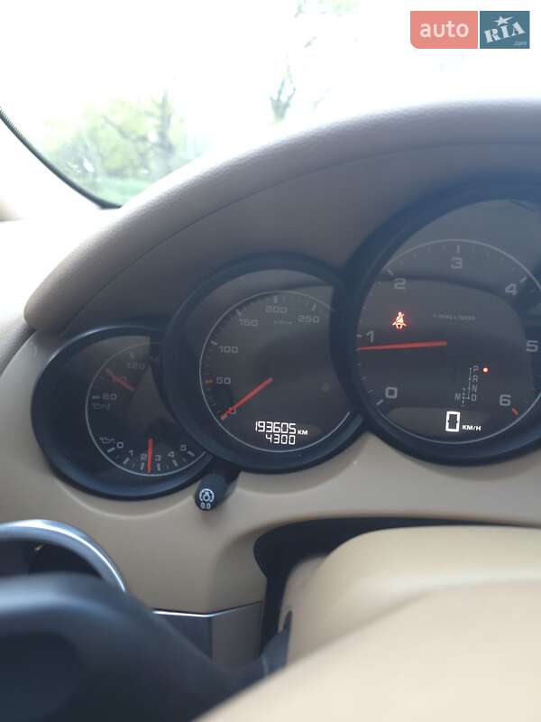 Внедорожник / Кроссовер Porsche Cayenne 2012 в Запорожье