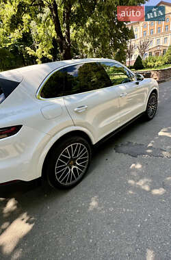Позашляховик / Кросовер Porsche Cayenne 2019 в 