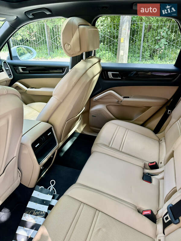 Позашляховик / Кросовер Porsche Cayenne 2019 в Києві